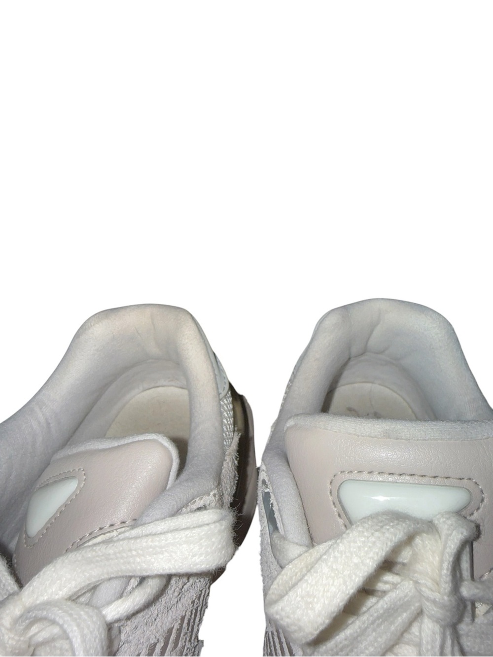 New Balance 9060 Women’s 8 - Picture 7 of 10